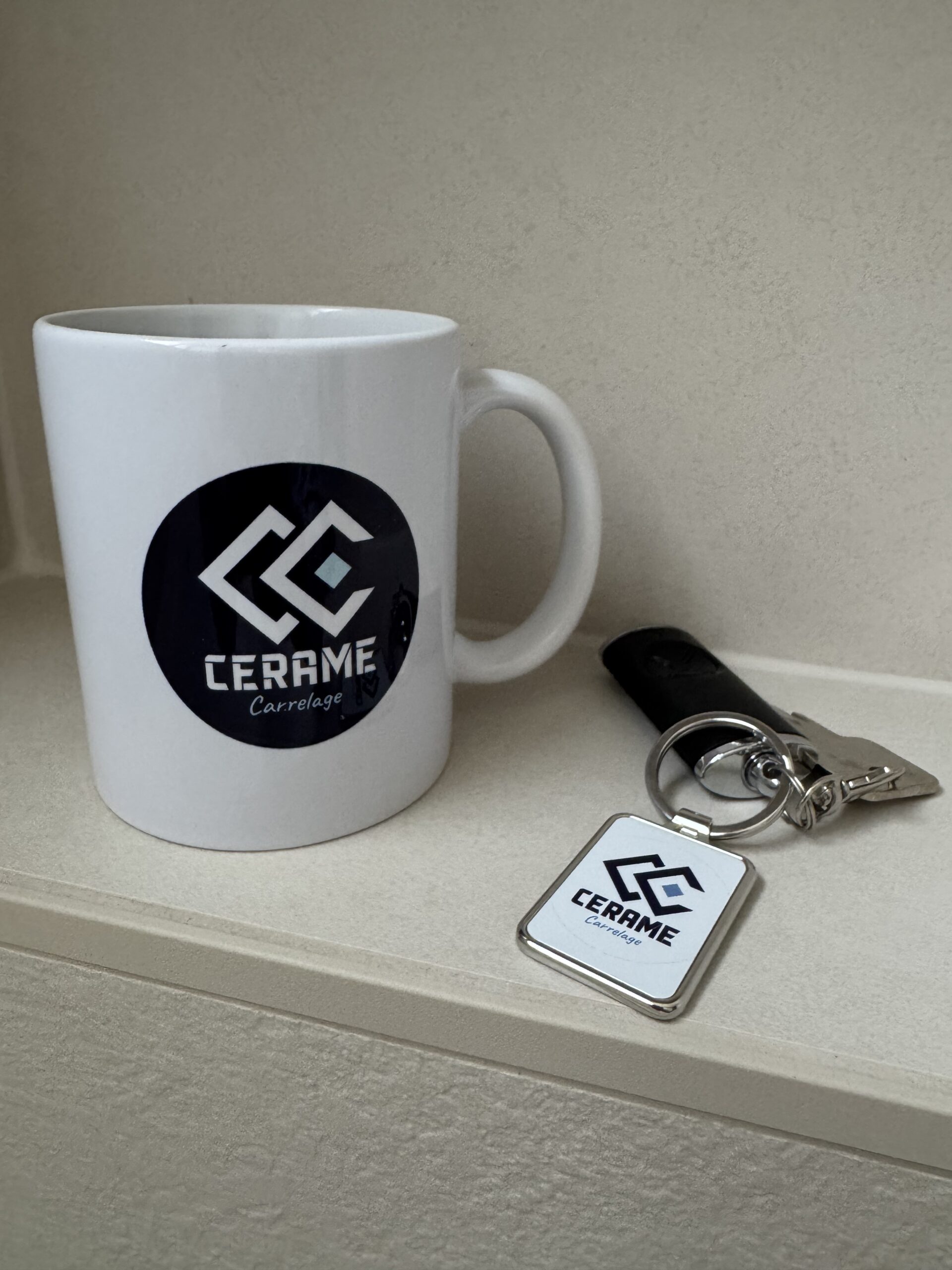 Logo Cerame Carrelage sur tasse et porte-clés