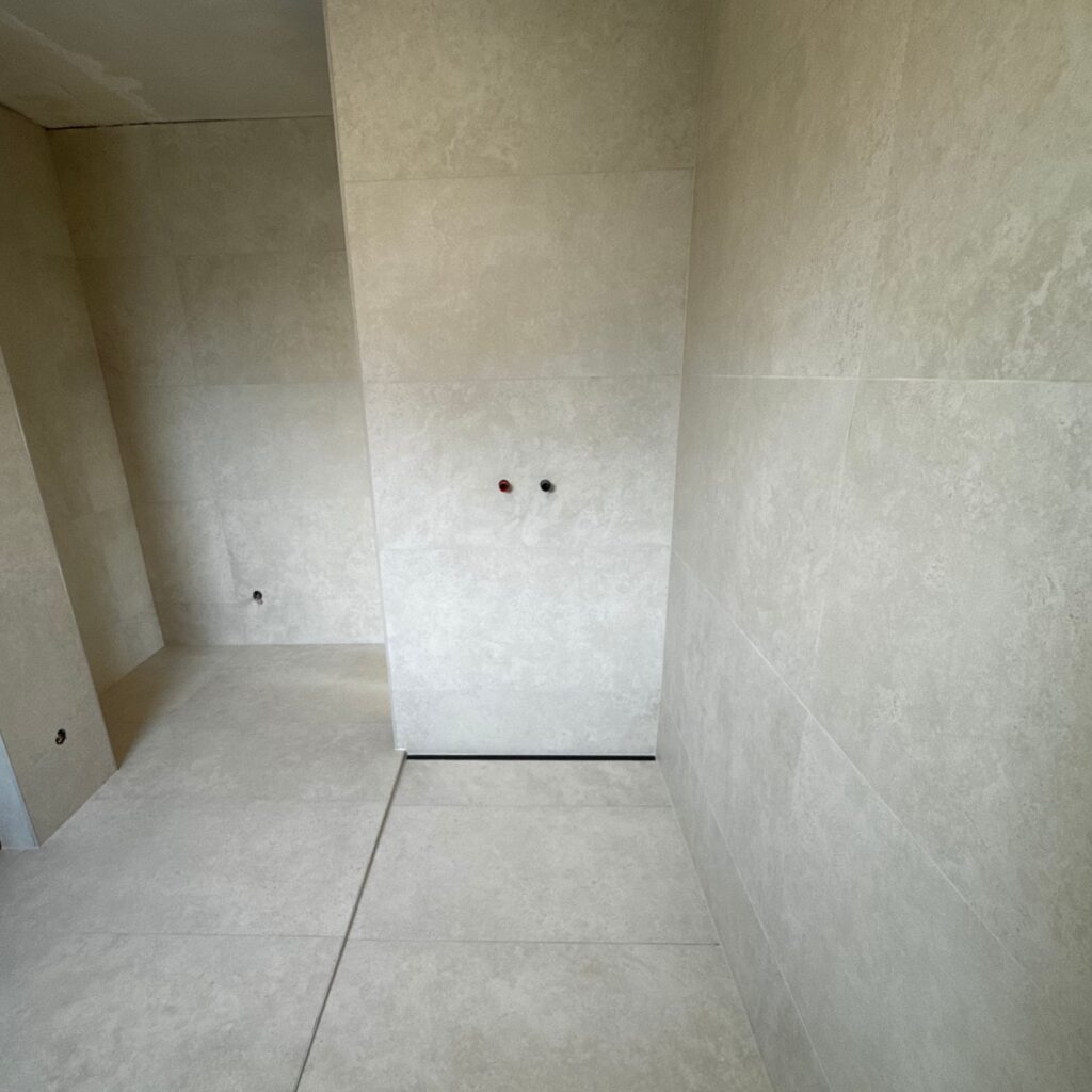 Pose de carrelage salle de bain complète