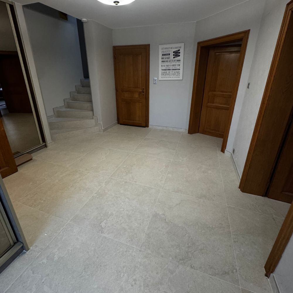 Pose de carrelage sol grand format