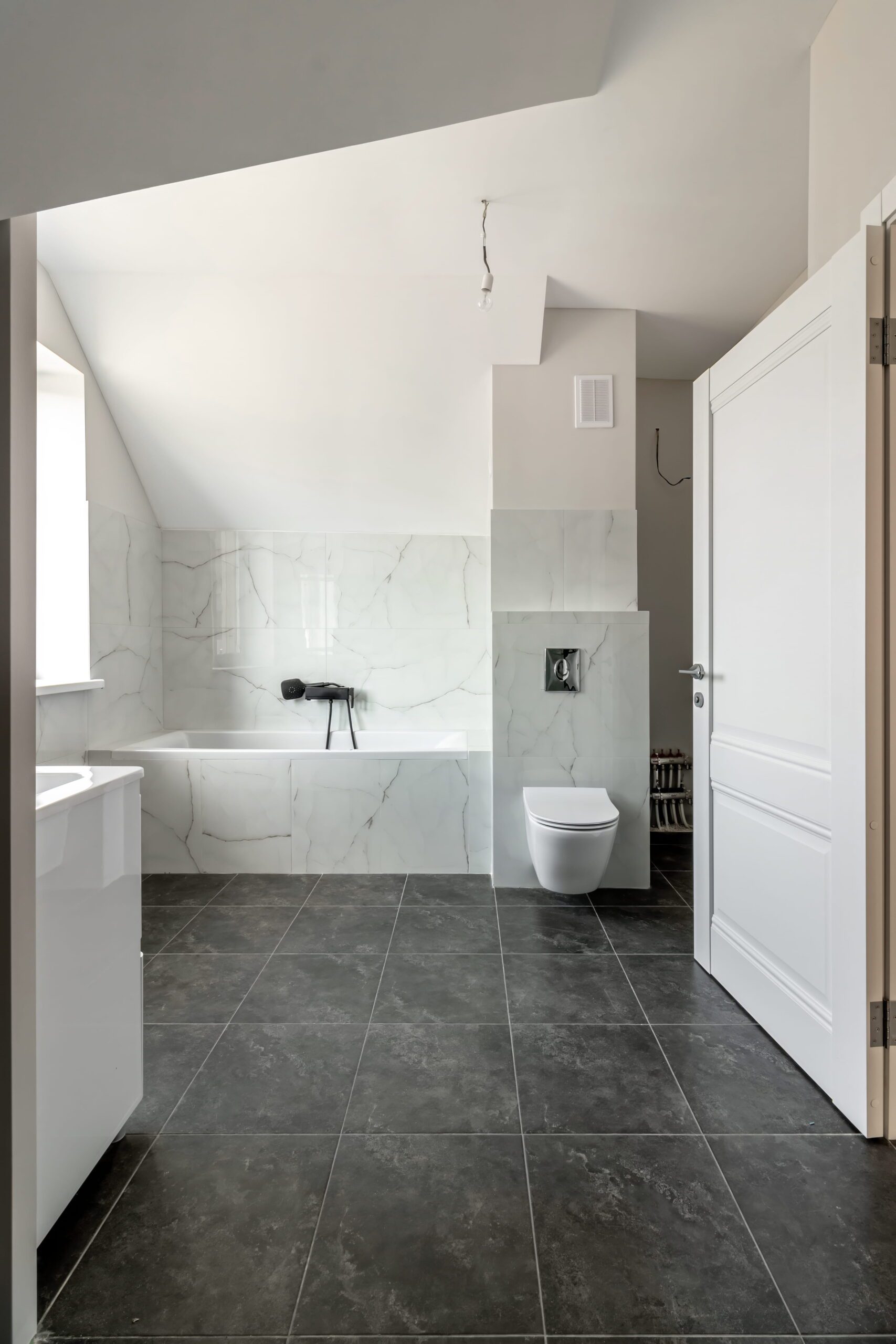 Carrelage sol et murs dalle de bain moderne. Cerame Carrelage